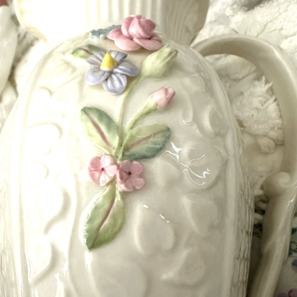 Belleke Ireland Millennium Collection 101/4 flower and...